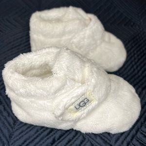 ❌SOLD ON EBAY❌UGG Baby Bixbee Booties White Size 2/3
